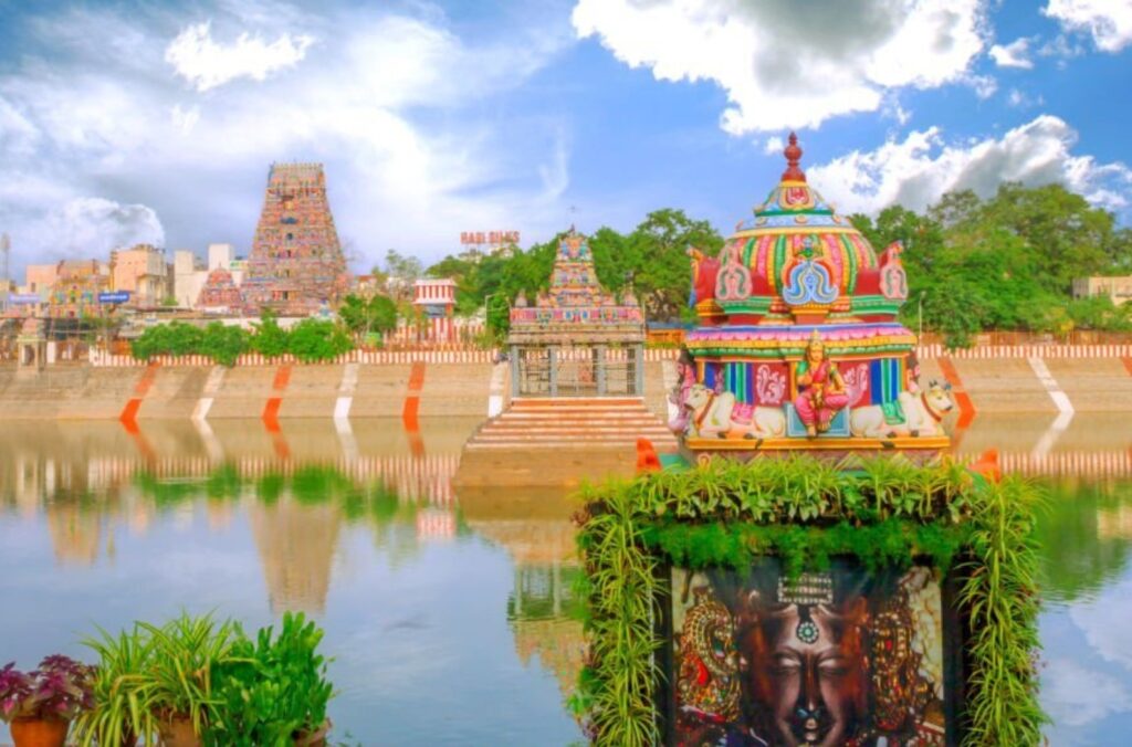 imgi 1 a beautiful long shot of gayetri temple showing behind sir kapaleeshwarar temple chennai india